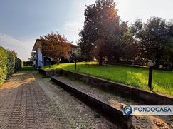 Casa Bi/Trifamiliare in Residenziale