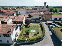 Casa Bi/Trifamiliare in Residenziale
