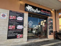 Negozio/Locale commerciale in Commerciale
