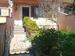 Casa Bi/Trifamiliare in Residenziale
