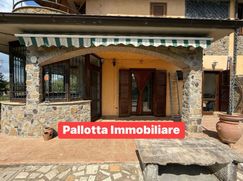 Casa Bi/Trifamiliare in Residenziale