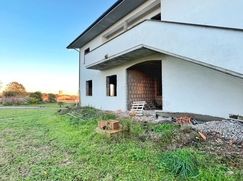 Casa Bi/Trifamiliare in Residenziale