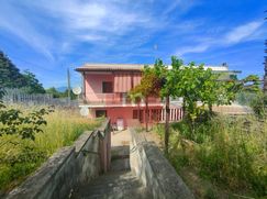 Casa Bi/Trifamiliare in Residenziale