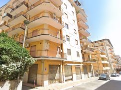 Negozio/Locale commerciale in Commerciale
