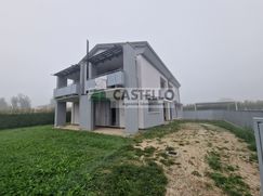 Casa Bi/Trifamiliare in Residenziale