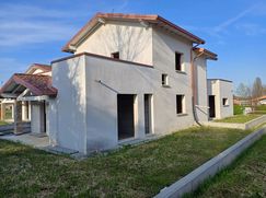 Casa Bi/Trifamiliare in Residenziale