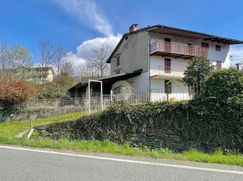 Casa Bi/Trifamiliare in Residenziale
