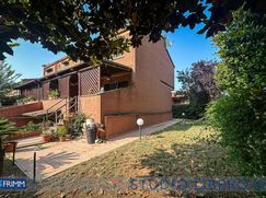 Casa Bi/Trifamiliare in Residenziale