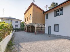 Casa Bi/Trifamiliare in Residenziale