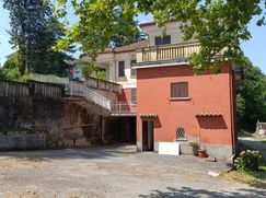 Casa Bi/Trifamiliare in Residenziale