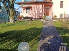 Casa Bi/Trifamiliare in Residenziale