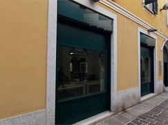 Negozio/Locale commerciale in Commerciale