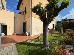 Casa Bi/Trifamiliare in Residenziale