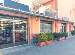 Negozio/Locale commerciale in Commerciale