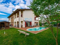 Casa Bi/Trifamiliare in Residenziale