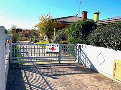 Casa Bi/Trifamiliare in Residenziale