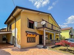 Casa Bi/Trifamiliare in Residenziale