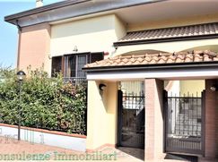 Casa Bi/Trifamiliare in Residenziale