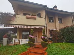 Casa Bi/Trifamiliare in Residenziale