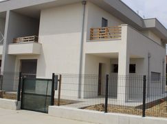 Casa Bi/Trifamiliare in Residenziale