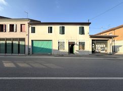 Casa Bi/Trifamiliare in Residenziale