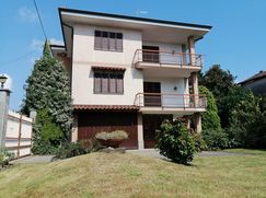 Casa Bi/Trifamiliare in Residenziale