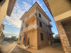 Casa Bi/Trifamiliare in Residenziale
