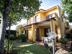 Casa Bi/Trifamiliare in Residenziale