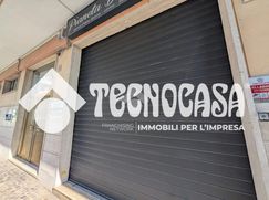 Negozio/Locale commerciale in Commerciale
