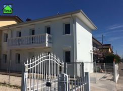 Casa Bi/Trifamiliare in Residenziale