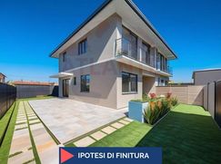 Casa Bi/Trifamiliare in Residenziale