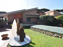 Casa Bi/Trifamiliare in Residenziale