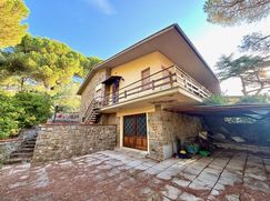 Casa Bi/Trifamiliare in Residenziale
