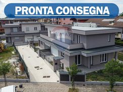 Casa Bi/Trifamiliare in Residenziale