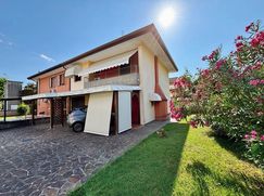 Casa Bi/Trifamiliare in Residenziale