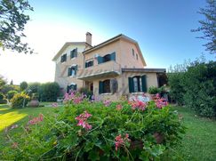 Casa Bi/Trifamiliare in Residenziale