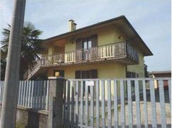Casa Bi/Trifamiliare in Residenziale