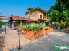 Casa Bi/Trifamiliare in Residenziale