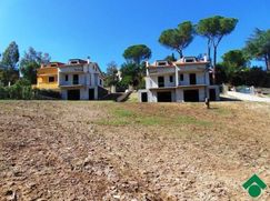 Casa Bi/Trifamiliare in Residenziale