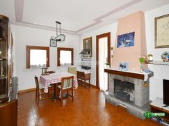 Casa Bi/Trifamiliare in Residenziale