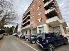 Negozio/Locale commerciale in Commerciale