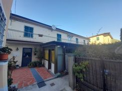 Casa Bi/Trifamiliare in Residenziale