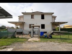 Casa Bi/Trifamiliare in Residenziale