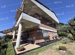 Casa Bi/Trifamiliare in Residenziale