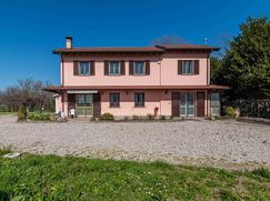 Casa Bi/Trifamiliare in Residenziale