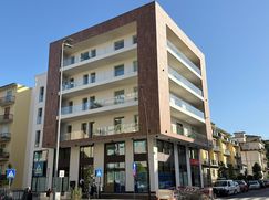 Negozio/Locale commerciale in Commerciale