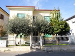 Casa Bi/Trifamiliare in Residenziale
