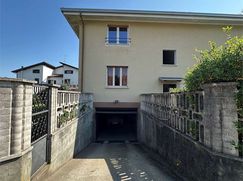 Casa Bi/Trifamiliare in Residenziale