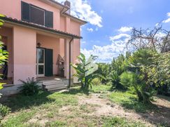 Casa Bi/Trifamiliare in Residenziale