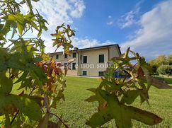 Casa Bi/Trifamiliare in Residenziale